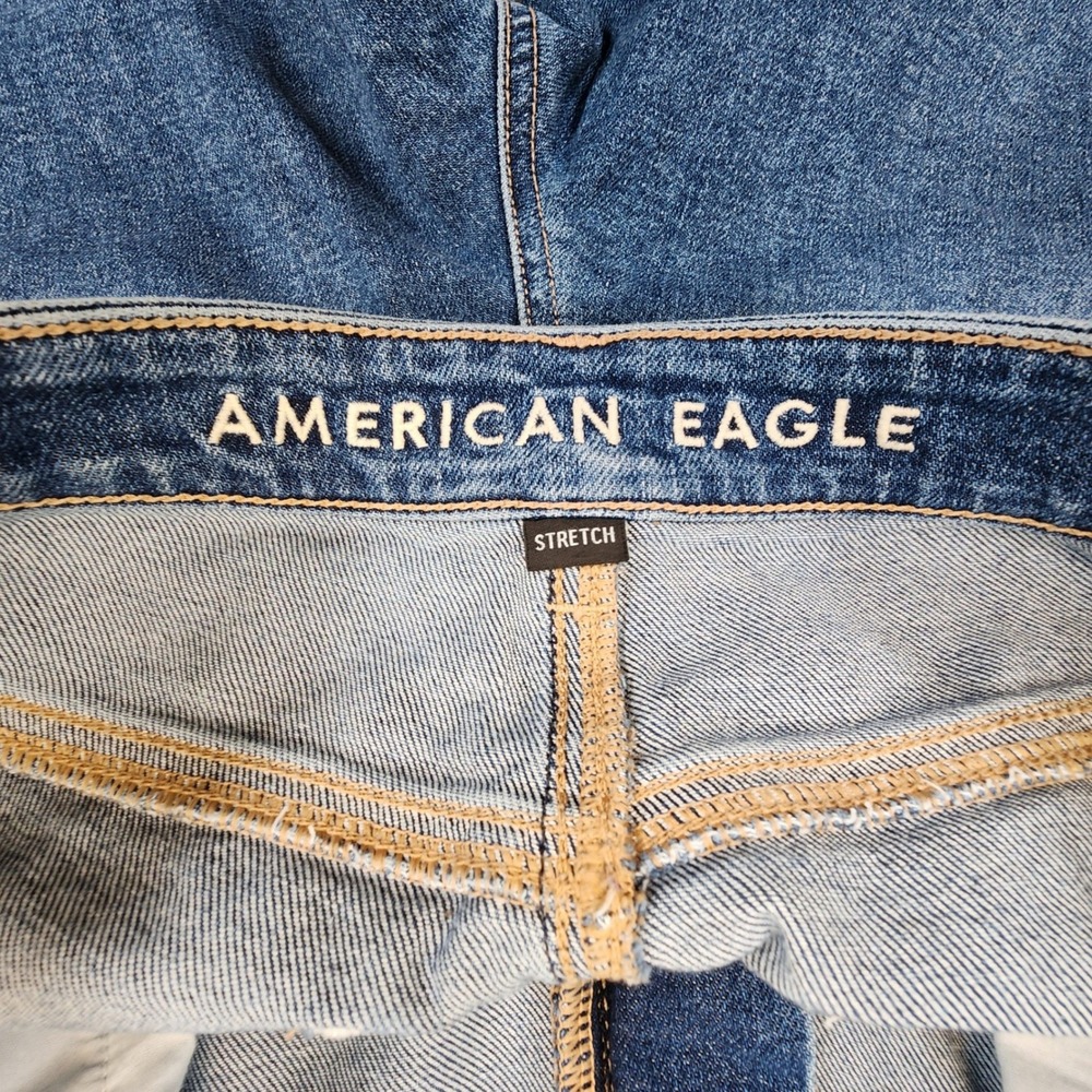 American Eagle Outfitters Women’s Blue High-Rise Relaxed Jeans - Picture 3 of 10